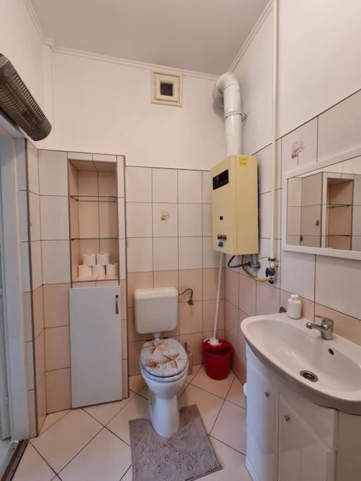Vintage Apartman In City Center มิชโคลซ์ ภายนอก รูปภาพ