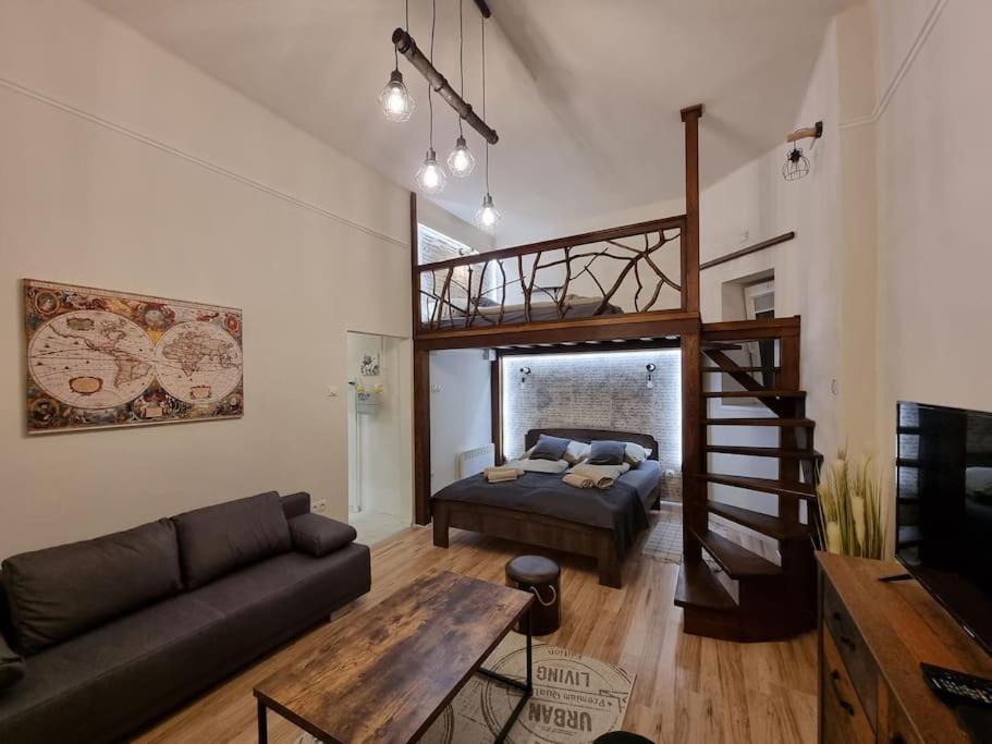 Vintage Apartman In City Center มิชโคลซ์ ภายนอก รูปภาพ
