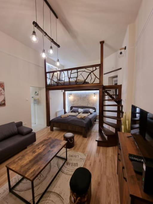 Vintage Apartman In City Center มิชโคลซ์ ภายนอก รูปภาพ