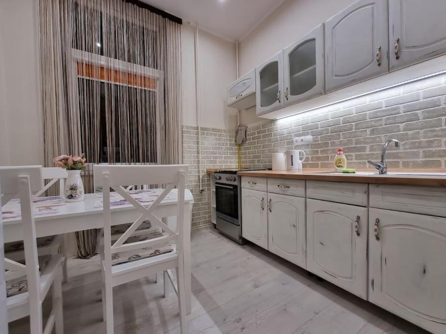Vintage Apartman In City Center มิชโคลซ์ ภายนอก รูปภาพ