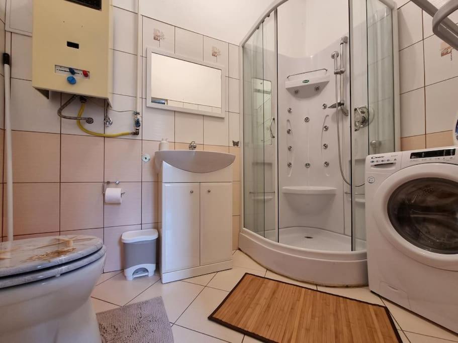 Vintage Apartman In City Center มิชโคลซ์ ภายนอก รูปภาพ